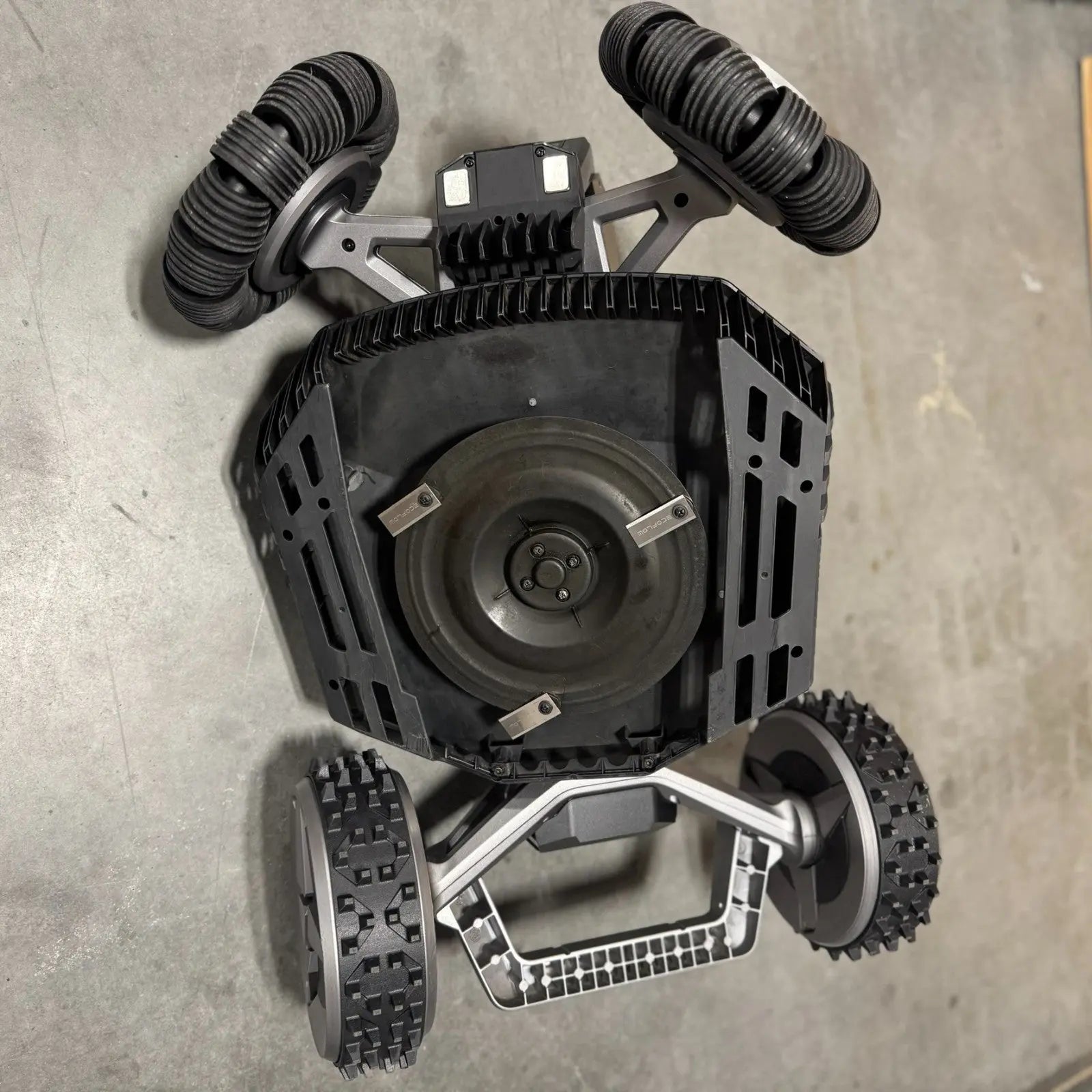 EcoFlow Blade Robotic Lawn Mower EFH100, No Power, For Parts