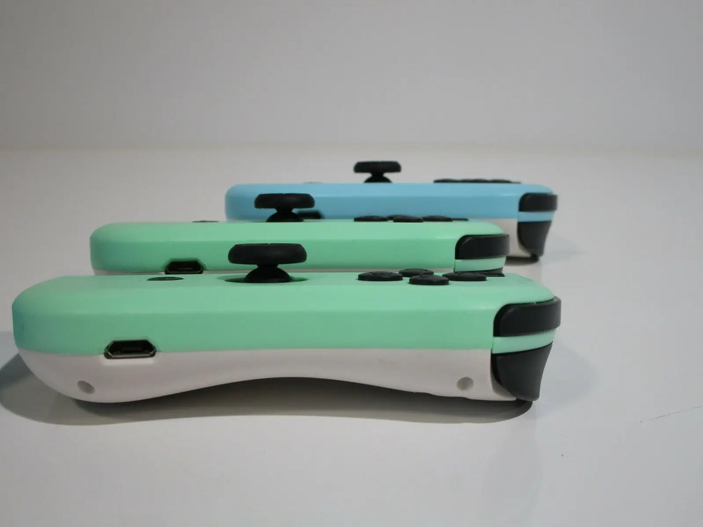 Lot of 4 Joy-Con Controllers for Nintendo Switch, Left and Right, Parts