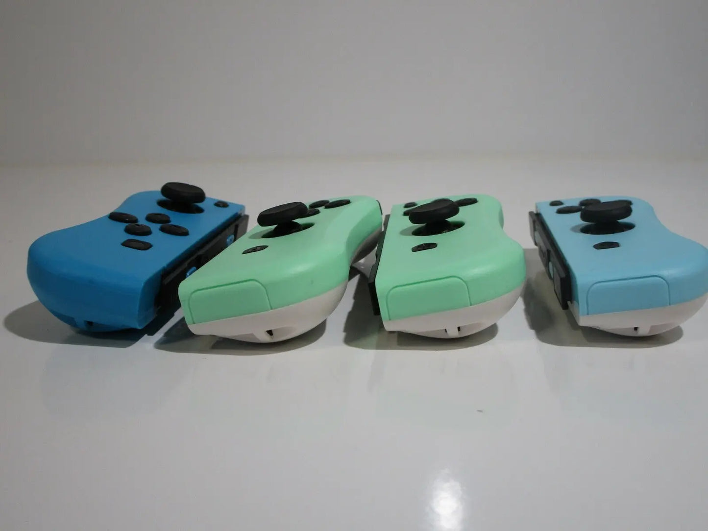 Lot of 4 Joy-Con Controllers for Nintendo Switch, Left and Right, Parts