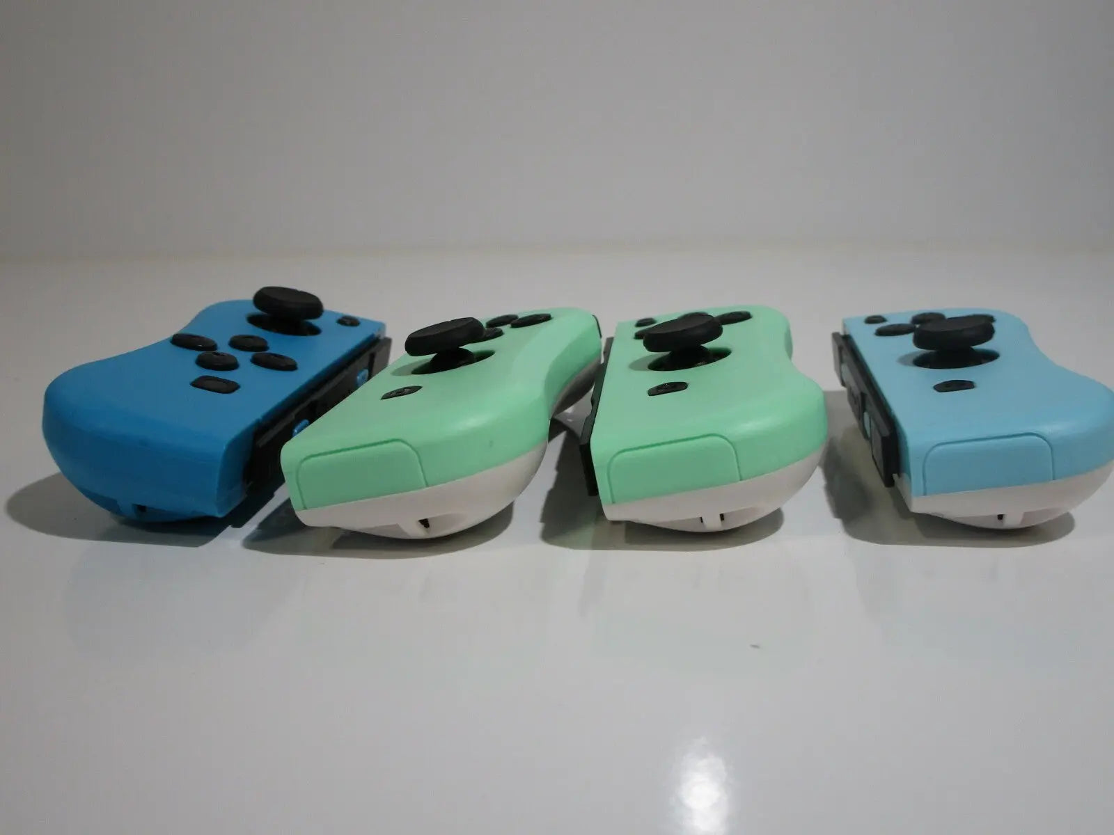 Lot of 4 Joy-Con Controllers for Nintendo Switch, Left and Right, Parts