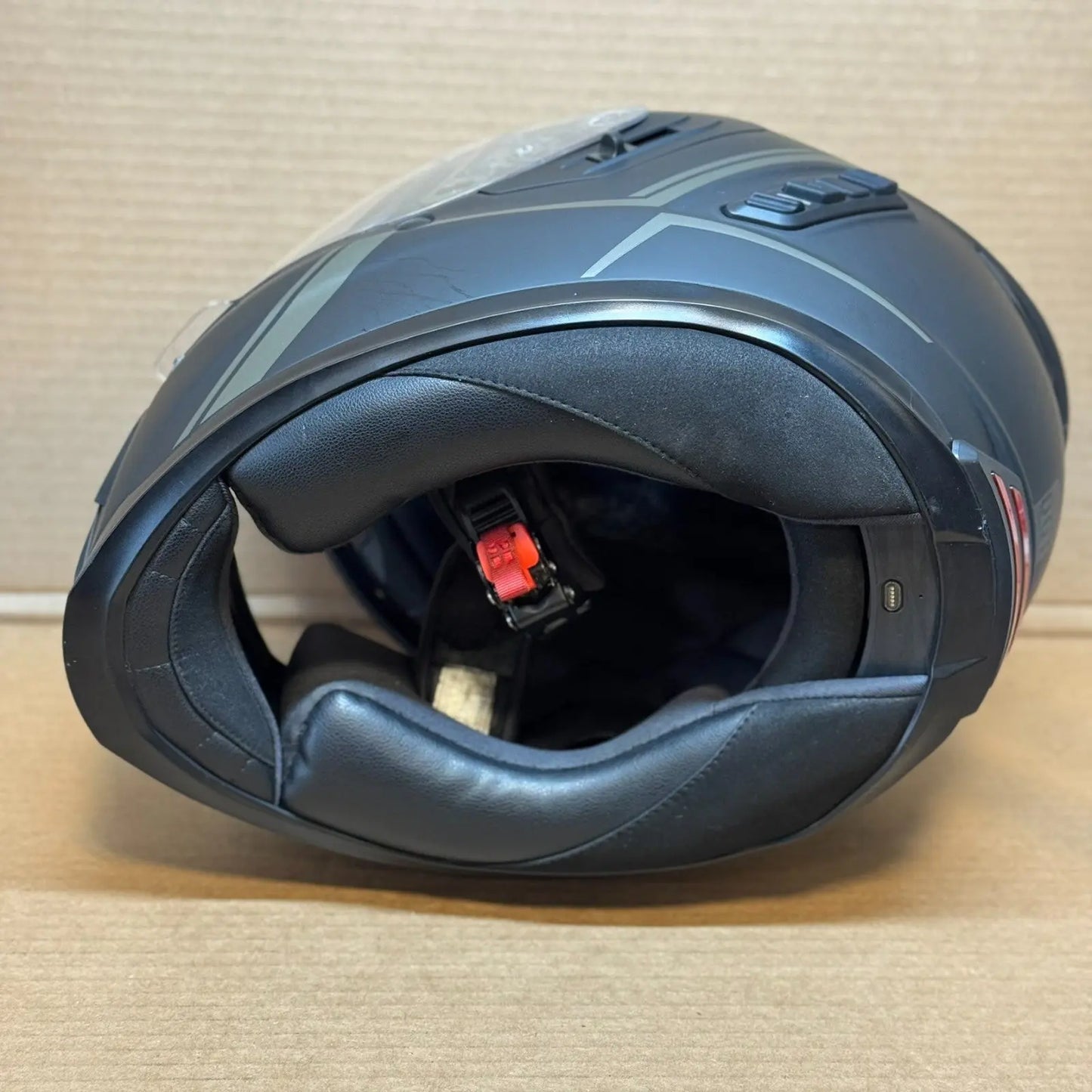 Sena Stryker Bluetooth Motorcycle Helmet, Matte Black, Medium, Scratched
