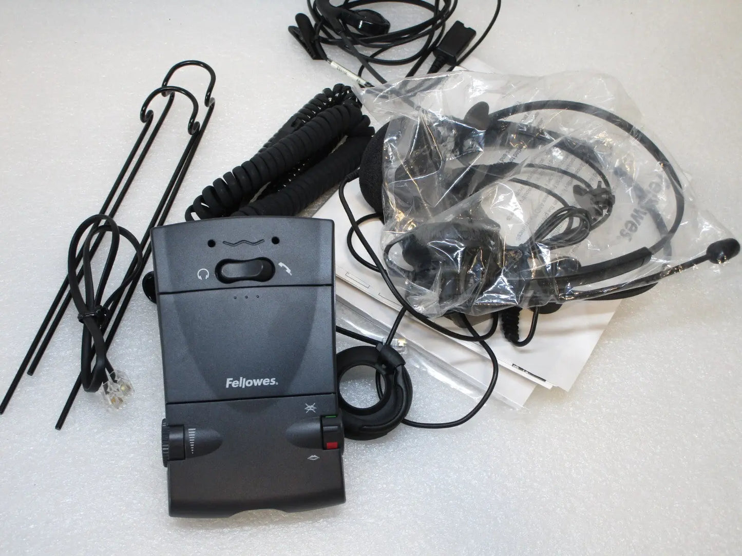 Fellowes AE10 Universal Phone Audio Amplifier
